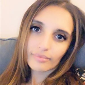 Meet your Posher, Tia